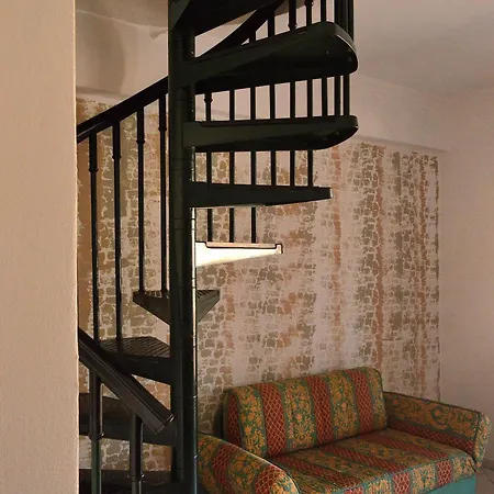فندق Oula Maisonettes 3*