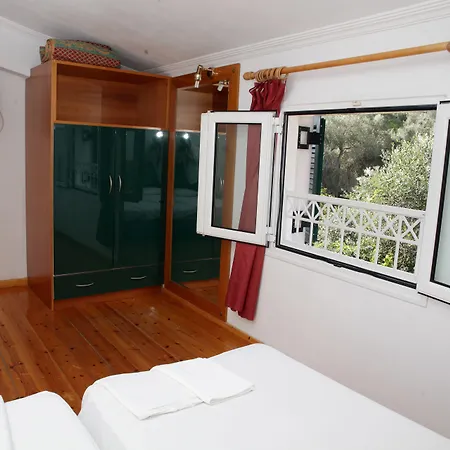 Oula Maisonettes 3*