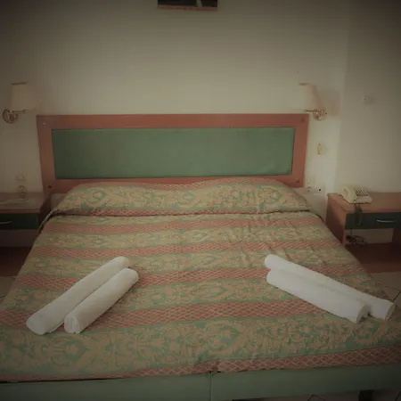 فندق Oula Maisonettes 3*