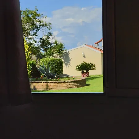 Ξενοδοχείο Oula Maisonettes