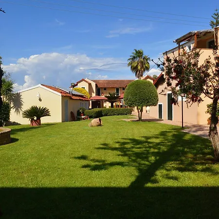Oula Maisonettes 3*