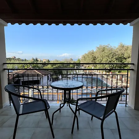 ホテル Oula Maisonettes 3*