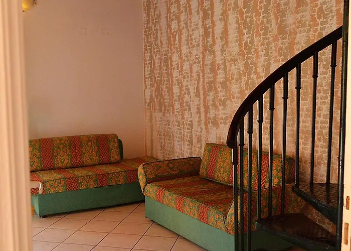 Oula Maisonettes