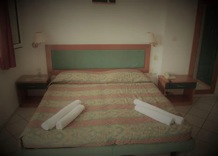 Ξενοδοχείο Oula Maisonettes 3*